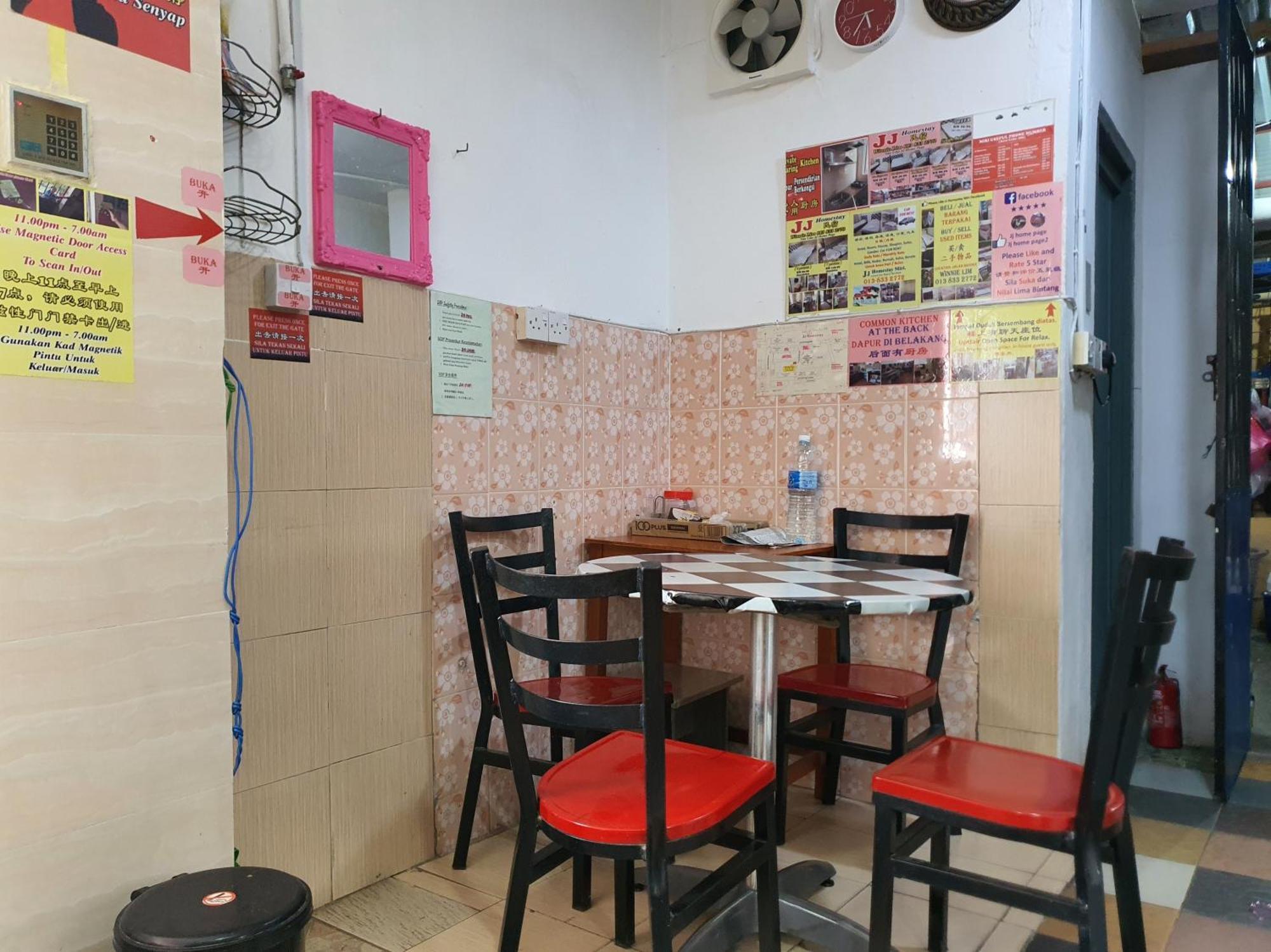 Oyo 90972 Jj Homestay Miri Kültér fotó