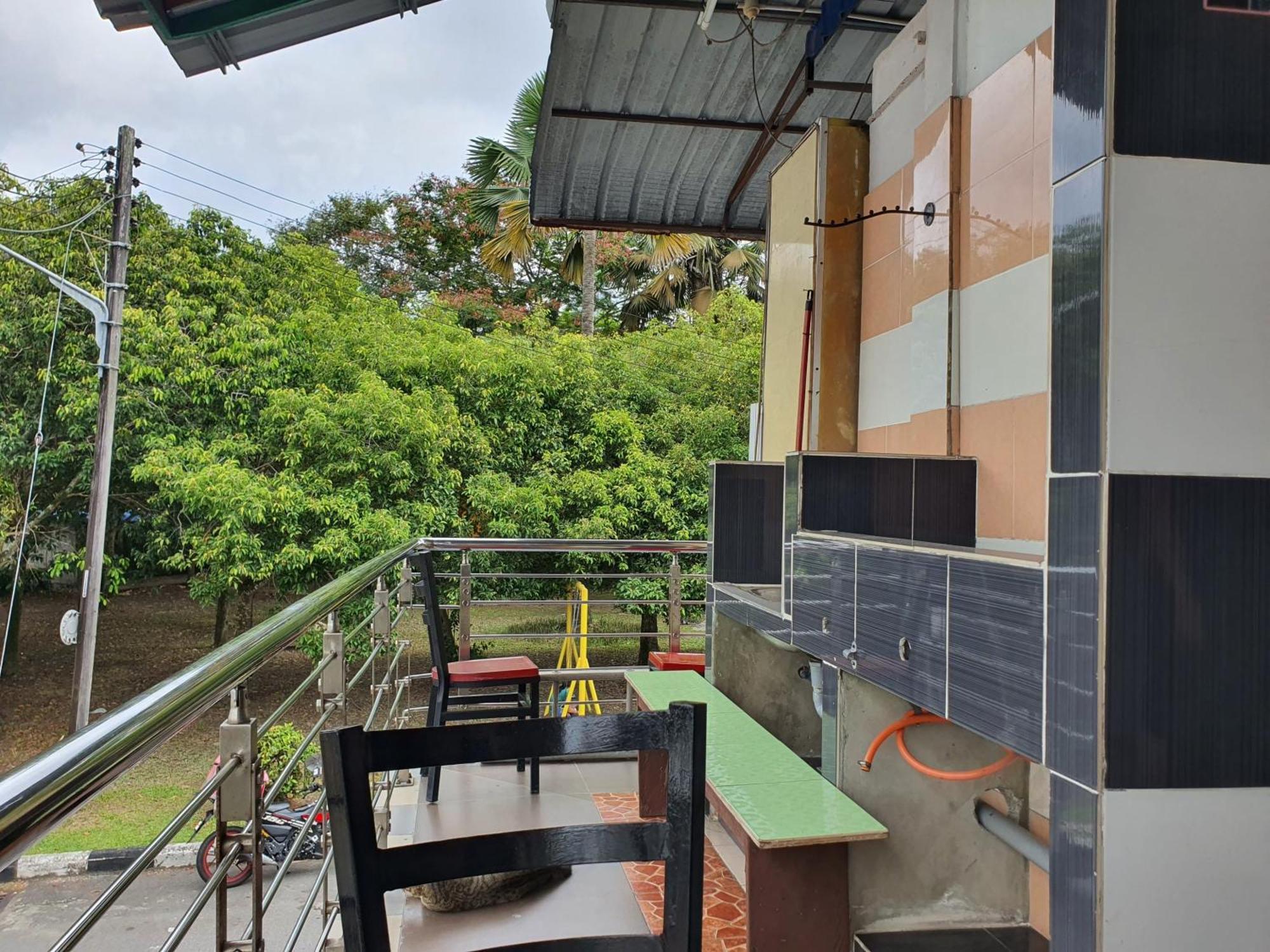 Oyo 90972 Jj Homestay Miri Kültér fotó