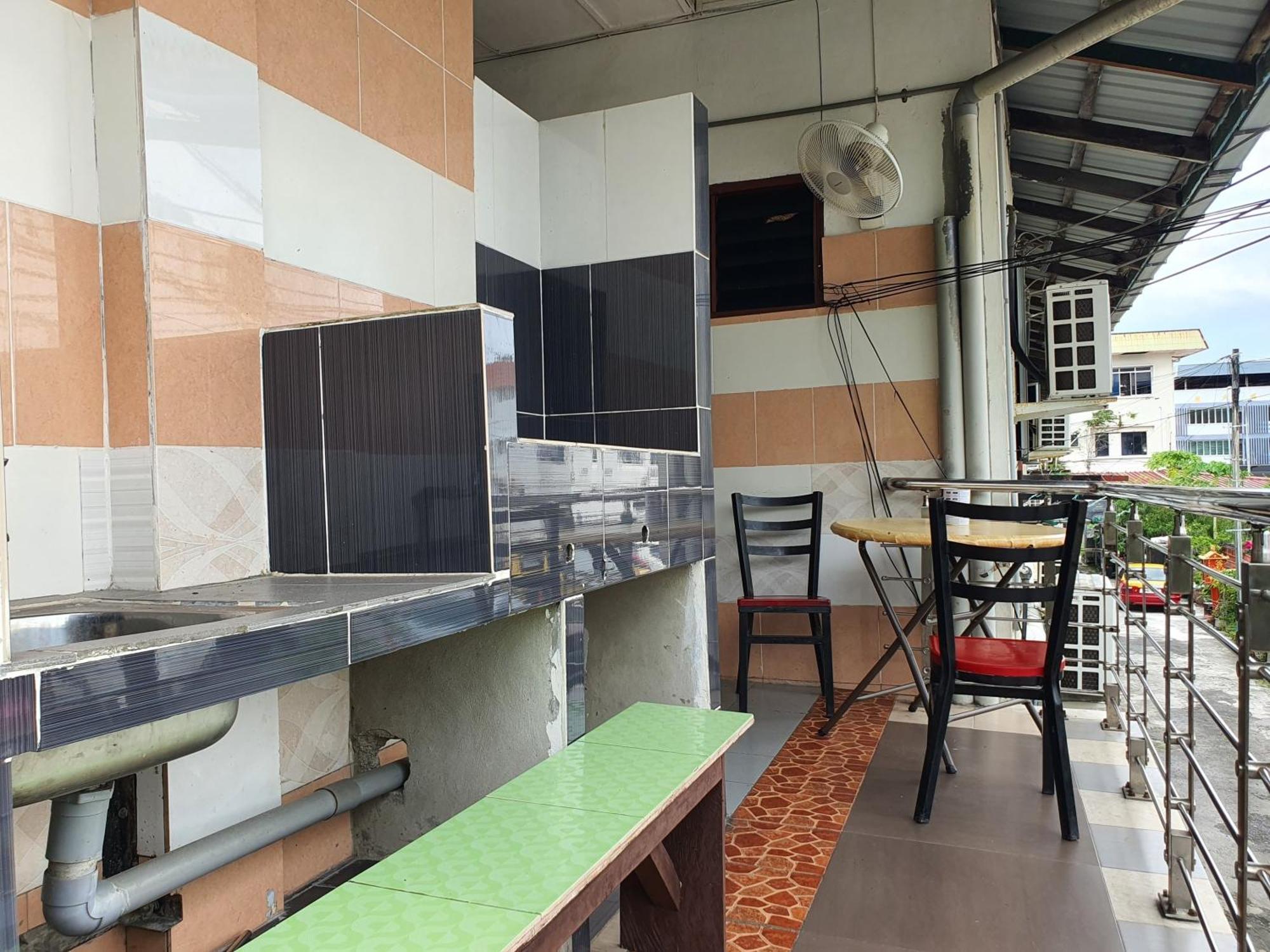 Oyo 90972 Jj Homestay Miri Kültér fotó